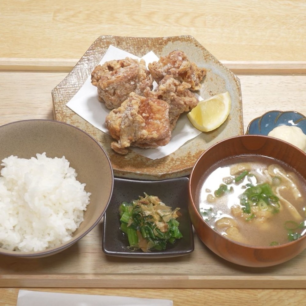 鶏の唐揚げ定食
